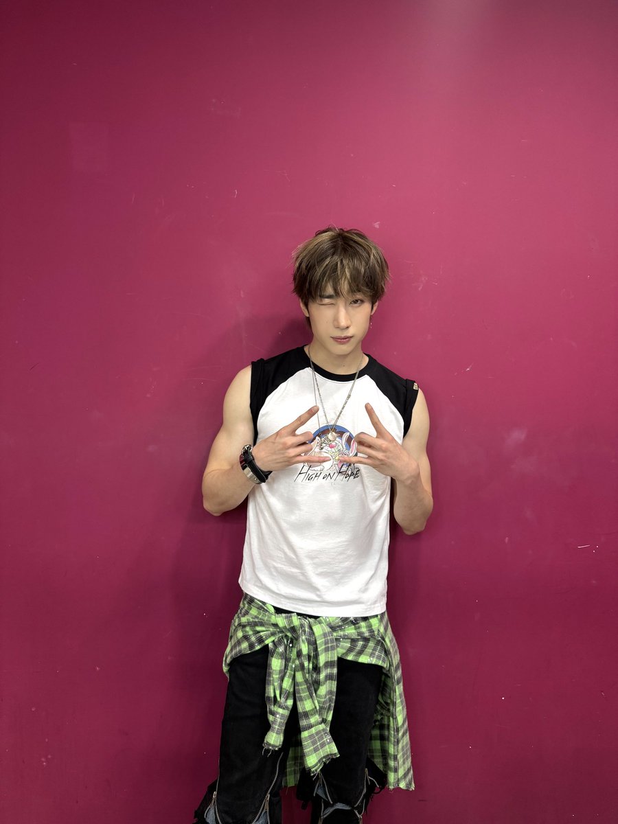 [👍]
WOOYA #쇼음악중심 완료🕶

우리 승우 좀 봐주세요
혼자 귀엽고 예쁘고 멋있는 거까지
다하는 우리 승우🥰

#한승우 #HANSEUNGWOO
#TOPNOTE #STOP_IT