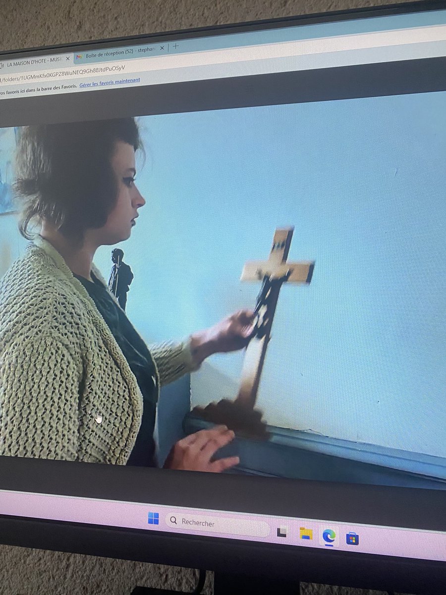 StephanieMunchX's tweet photo. Je mets les bouchées doubles pour vous proposer un trailer cet été ! #lamaisondhote #indiefilm #microbudgetfilm #madeincreuse https://t.co/G6SpqGchSL