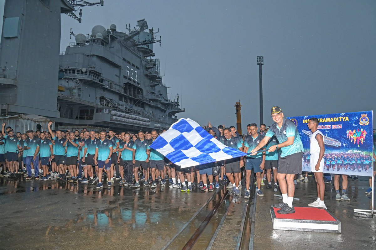 IN_Vikramaditya's tweet image. Rainy mornings, Running free…

#Vikramaditya @R33 Monsoon Run - Josh, Jazba and Junoon in the exciting Monsoons.

#WillToWin
#TeamSpirit
#StrikeFarStrikeSure
#NavalLife

@indiannavy
@IN_WNC
@IN_WesternFleet
