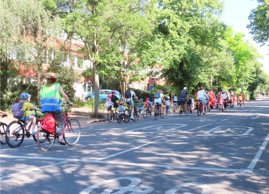 Rosendale Clean Air and Safe Routes (@airrosendale) on Twitter photo ‼️BIKE BUS‼️
We want <a href="/lambeth_council/">Lambeth Council</a> and @TFL to extend the Rosendale Cycle Lane NOW.
It is essential for the safety of families travelling to school in West Dulwich 🚴♂️🚴♀️🚴 ‼️BIKE BUS‼️
We want <a href="/lambeth_council/">Lambeth Council</a> and @TFL to extend the Rosendale Cycle Lane NOW.
It is essential for the safety of families travelling to school in West Dulwich 🚴♂️🚴♀️🚴