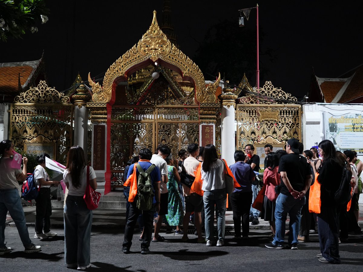 Cultural_Bkk's tweet photo. #ภาพบรรยากาศ วันแรกของงาน Cultural District 2025 “พระนคร ออน โอ่งอ่าง: หันน่าเข้าคลอง” คึกคักสุด ๆ! ผู้คนแวะเวียนมา “เดิน ชม ชิล” กันตลอดเส้นคลองโอ่งอ่าง ถ่ายรูปกับงานศิลปะสุดสร้างสรรค์บนผนังตึก เดินตลาดศิลปะ 
1/4 https://t.co/FwVZqGRija