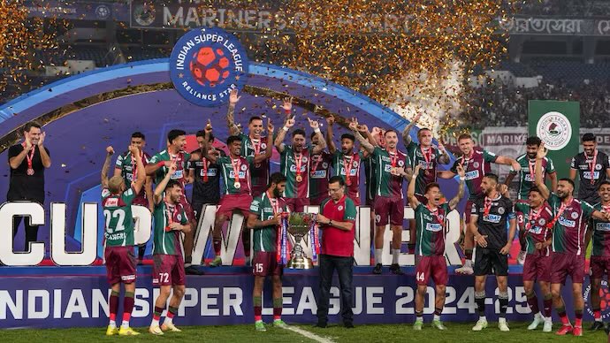 LokmatTimes_ngp's tweet photo. AIFF confirms 2025–26 ISL season is on hold pending Supreme Court ruling over MRA dispute with FSDL. Legal clarity will decide the league’s future.

#ISL2025 #AIFF #IndianFootball #FSDL #ISLOnHold #FootballIndia #SupremeCourt #ISLUpdate #SportsNews #ISLFuture https://t.co/p0MCx35ye3