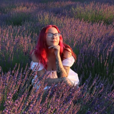 frolicked in some flowers and got a new hair color in the same day 🌾