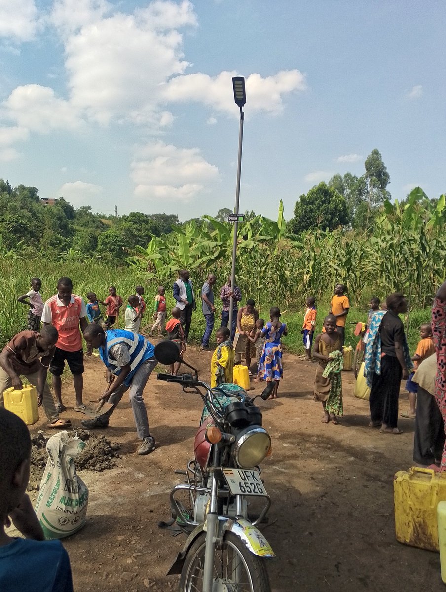 visionactors2's tweet image. Yesterday we successfully installed solar lights on partnership with Luena foundation. Darkness has been chased away. Two bore holes in Kitswamba Town Council were solar powered and this will reduce on the risks women face as the fetch water in the evening hours