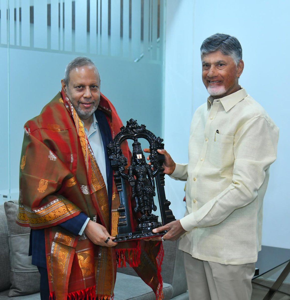 Hon’ble Chairman of <a href="/EACtoPM/">EAC-PM</a> Dr. S. Mahendra Dev held a pivotal meeting with Hon’ble Andhra Pradesh CM Shri Chandrababu Naidu, charting a dynamic roadmap for Viksit Bharat@47 via improved investment, robust manufacturing,thriving services, Ease of Doing Business &amp; natural farming