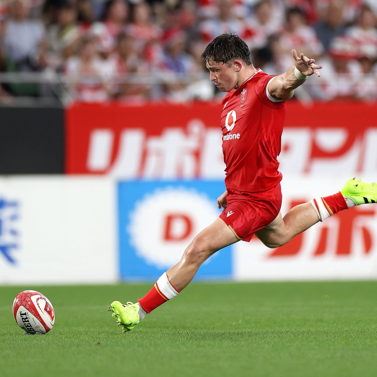 ✅ First international start
✅ First international try
✅ 16 point haul

Solid day at the office for Dan Eds 🫡

#TogetherAsOne