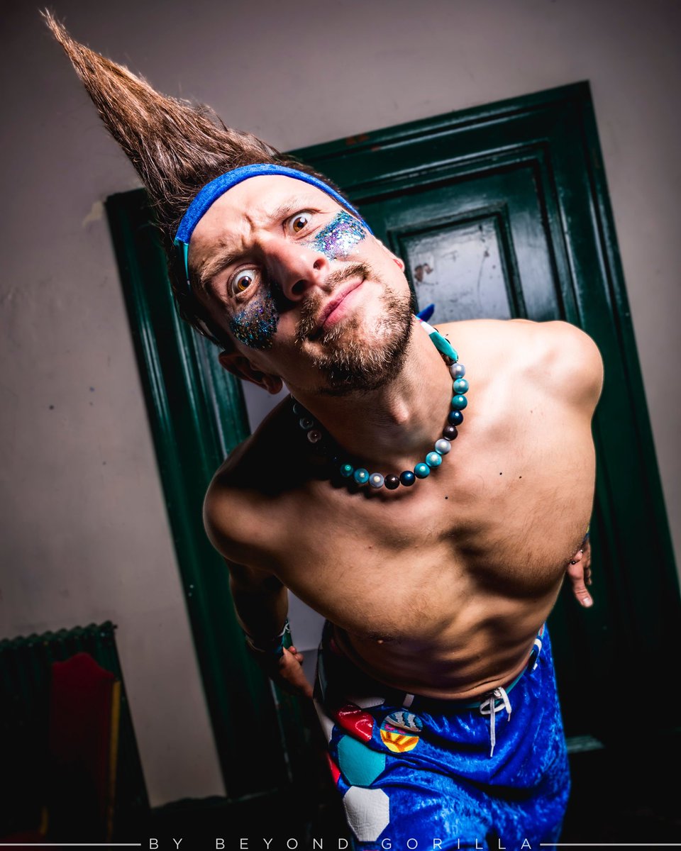 ChuckMambo's tweet image. When the goin gets weird
The weird turn pro

-HST

📸 @BeyondGorilla_