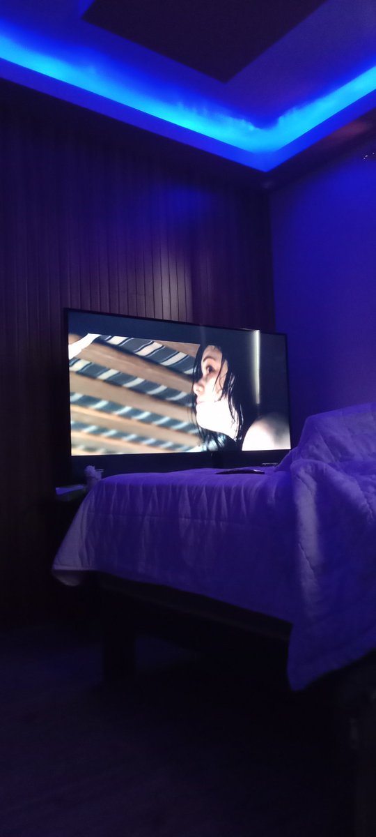 𝓋𝒾ℯ tweet media