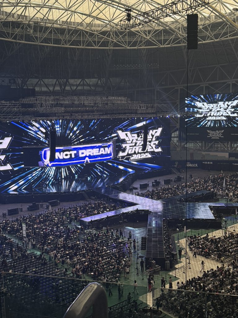 finally inside 🥹 see you later 7dream!!