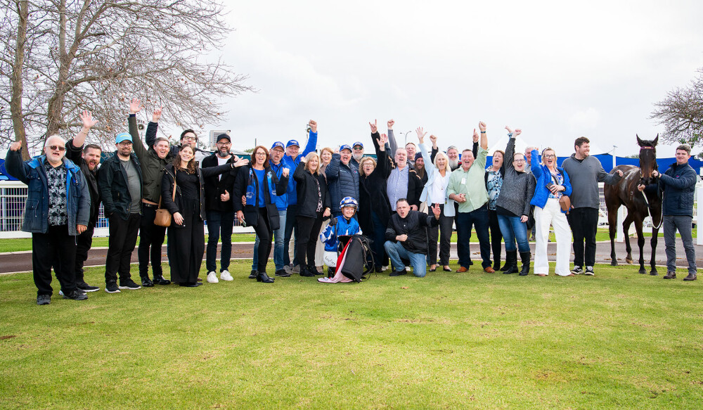 It was standing room only in the winner’s circle after Desert Whisper and Lucy Fiore saluted on this Saturday from Bunbury!

Well done to ALL of the Belhus Racing connections! 

#FernieRacing