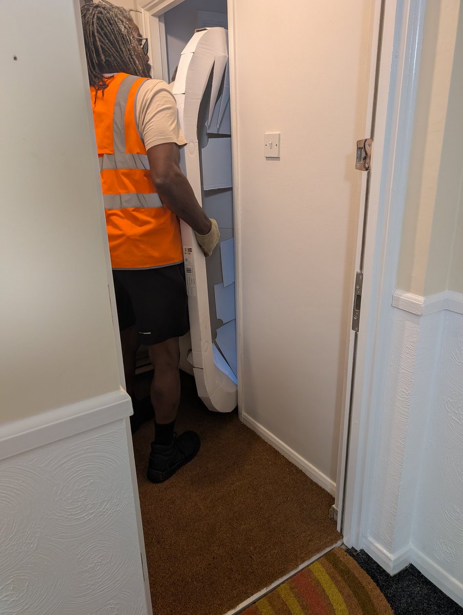 The main bits of the bathroom have been delivered.
#saturdaymorning