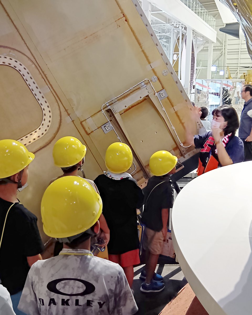 SORAHAKU324's tweet image. 「そらはく探検隊」を開催!
今日は「ロケット~リュウグウ編」🚀
探検隊に参加すると
宇宙の謎を知ることができます😁
人工衛星になった気分を味わったり
小惑星の上を歩いたり…??
元気いっぱいの隊員たちと
ロケットとリュウグウのヒミツに迫りました
#岐阜かかみがはら航空宇宙博物館 #空宙博