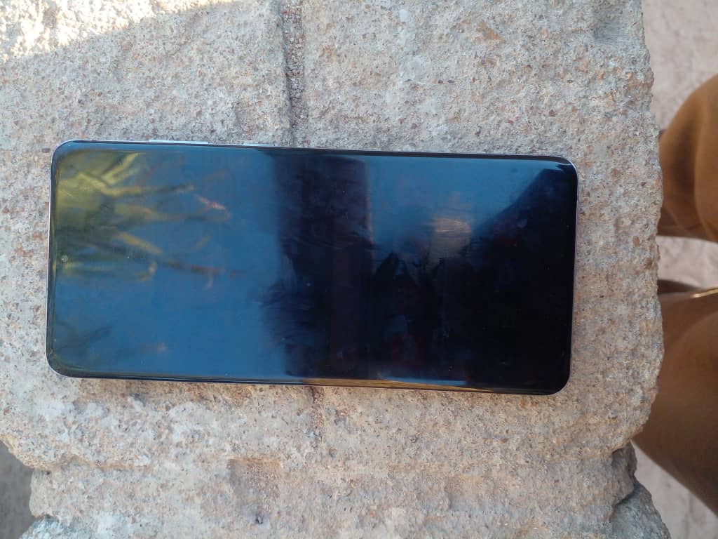 .I am selling Samsung S20 plus 256gb  hapana chakafa bought recently bought asking price 180 us dollars negotiable 
Viewing In harare cbd

 call or app
+263784984104