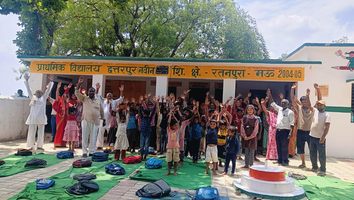 m_JMsingh's tweet photo. हमसे हमारा स्कूल न छीनों ... @DrDCSHARMAUPPSS    @ashutoshUPPSS #primaryschool #merger PS Chatarpur, Ratanapura, Mau. https://t.co/BQuS7uLmxY