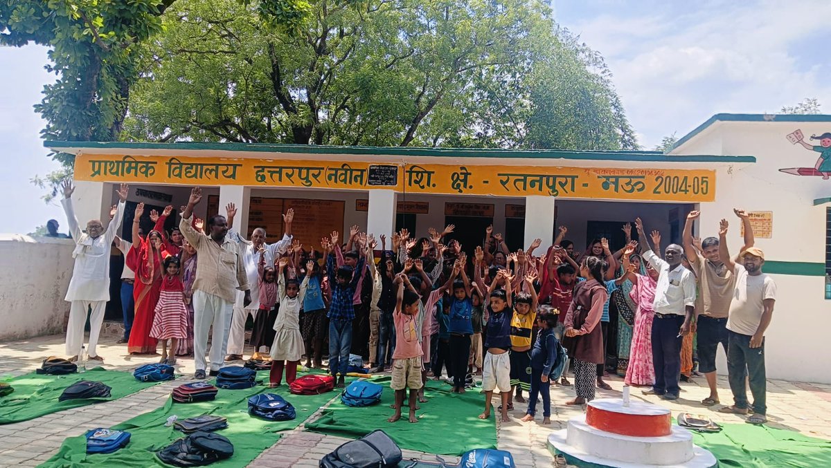 m_JMsingh's tweet photo. हमसे हमारा स्कूल न छीनों ... @DrDCSHARMAUPPSS    @ashutoshUPPSS #primaryschool #merger PS Chatarpur, Ratanapura, Mau. https://t.co/BQuS7uLmxY