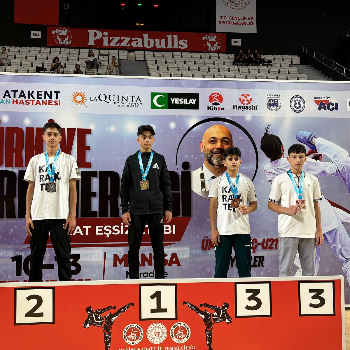 Şanlıurfa Büyükşehir Belediyesi Bireysel Spor Kulübü’nden Manisa’da Gururlandıran Başarı🥋

10–13 Temmuz tarihleri arasında Manisa’da düzenlenen Türkiye Premier Murat Eşsiz Etabı Karate Şampiyonası’nda sporcularımız bizlere büyük bir gurur yaşattı:

🥇 İsmail FELHAN, Türkiye