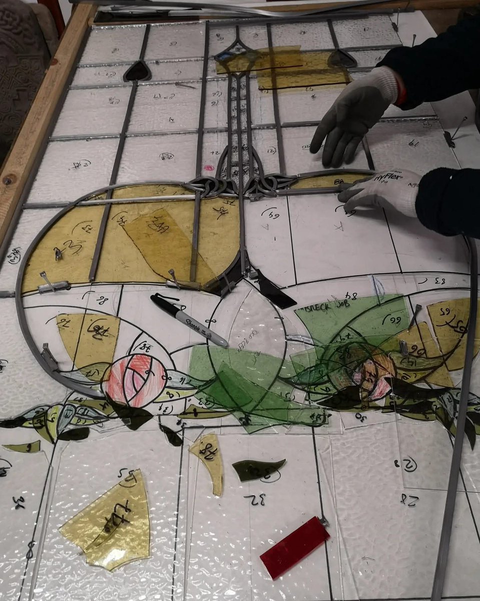 rdwglass's tweet image. A reproduction leaded glass door panel and rebuild of the sidelights. #stainedglass #glasgow #scotland