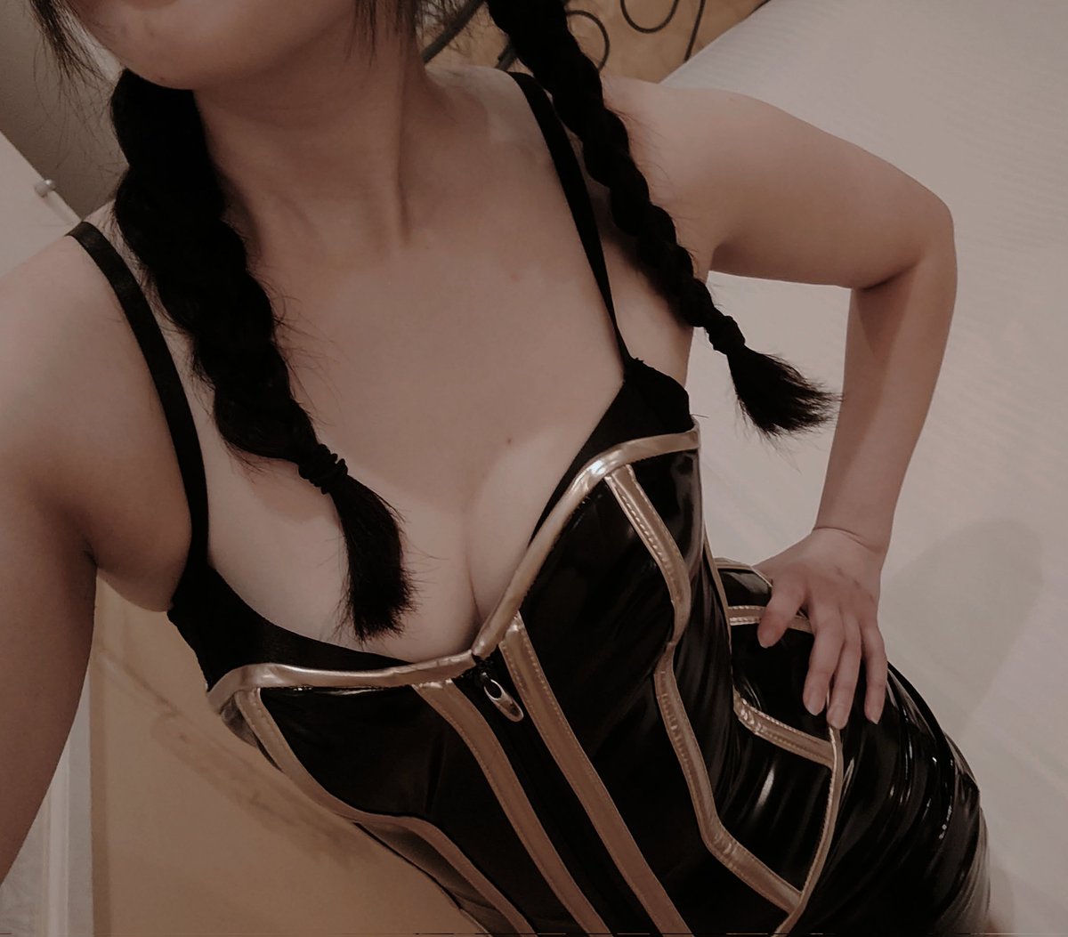 今日はみっちりプレイの日。じっとりじっとり虐めて、どうにもできない様を眺めながら責め立てるのはやっぱり気分がいい。
それにしても太ったワ。