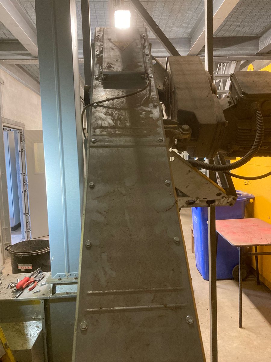 Pre-harvest checks are critical, getting the tension right on curved conveyors is an art, too tight and it wants to cut the corner. Repairs recently completed in the Scottish Borders by Graeme 😎👍