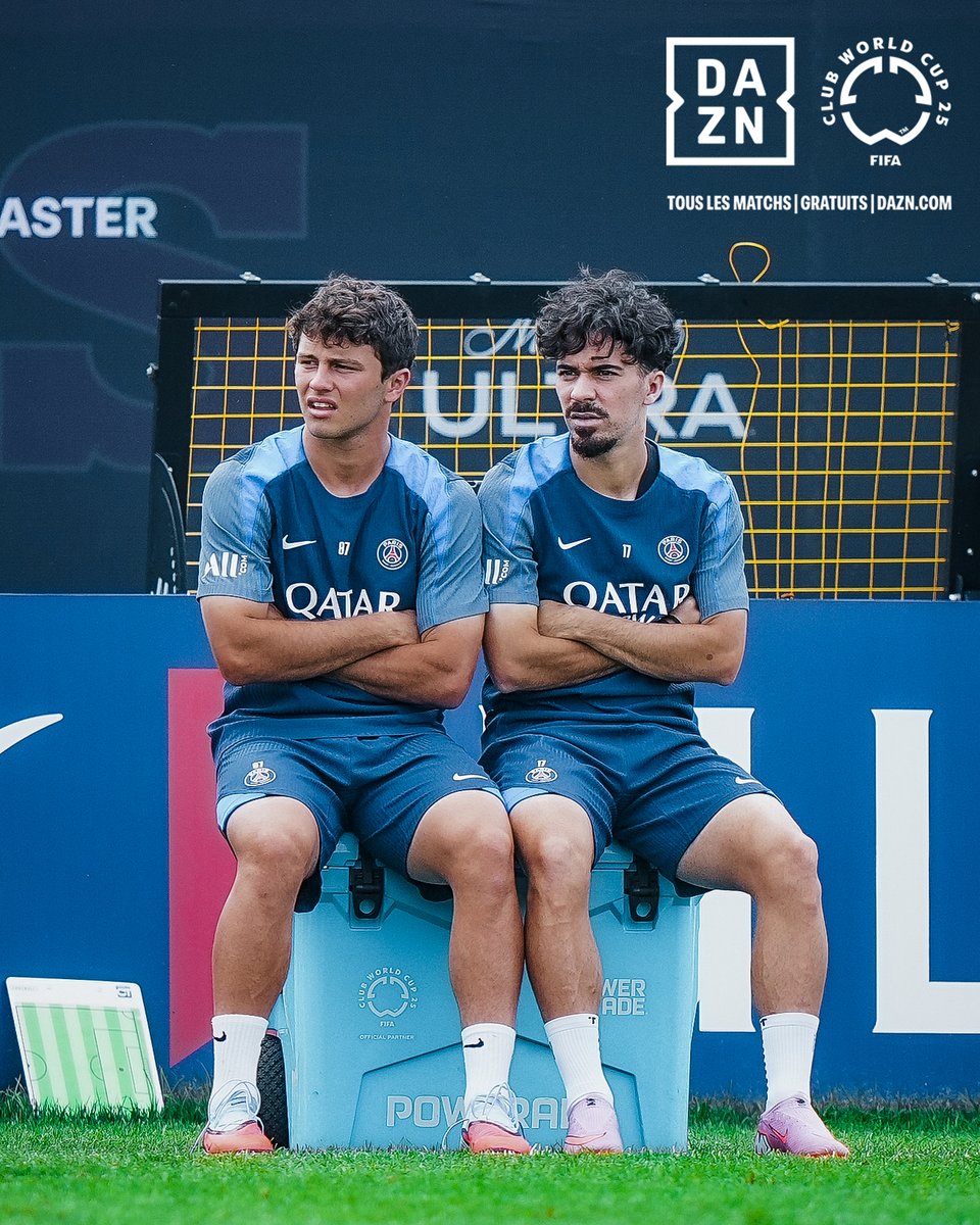 Vous me les surveillez ces deux là 

#FIFACWC