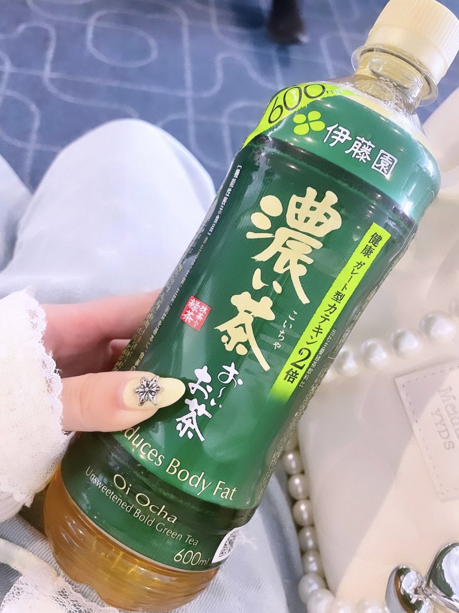 nyam_bi's tweet photo. 週8外食飲み会続きでも体型キープ出来る神のお茶。濃いお茶に難消化性デキストリン混ぜるだけで食べ物の吸収抑えてくれるしお腹痛くならずドッサリ出る。正直ダイエットはどれだけ効率良く出すかに全てがかかってる。何がとは言わんが https://t.co/4PpjFiIeye