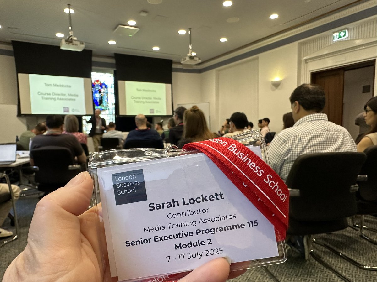 #mediaTraining day <a href="/LBS/">London Business School</a> <a href="/tommaddocks1/">Tom Maddocks</a> #journalism #publicSpeaking #broadcaster #journalist #cpd #presentation #skills with #airconditioning !!😊😘😊😘