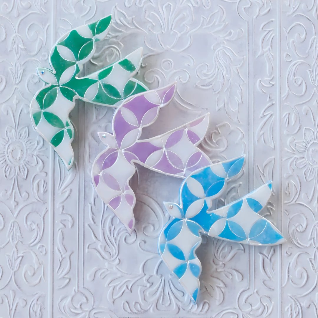 #私の作品が刺さる人に届け　

7/12（土）21時より #Creema ショップにて七宝柄切り絵の鳥ブローチ3羽を販売いたします💚💜💙

どうぞよろしくお願い致します🙇‍♀️ 

#鳥ブローチ