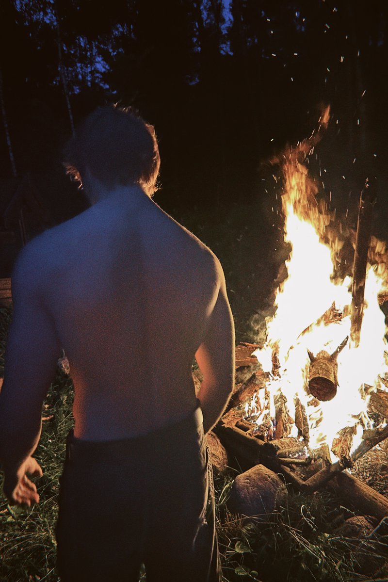 grayfuego's tweet image. You fled to the woods
because your brain was dying
from digital poison
The fire burns
while your cortisol drops
Your fried dopamine receptors
slowly remember
what real pleasure feels like
No screen demons
No algorithmic assault
No corporate mind control
Just you
smoke
stars