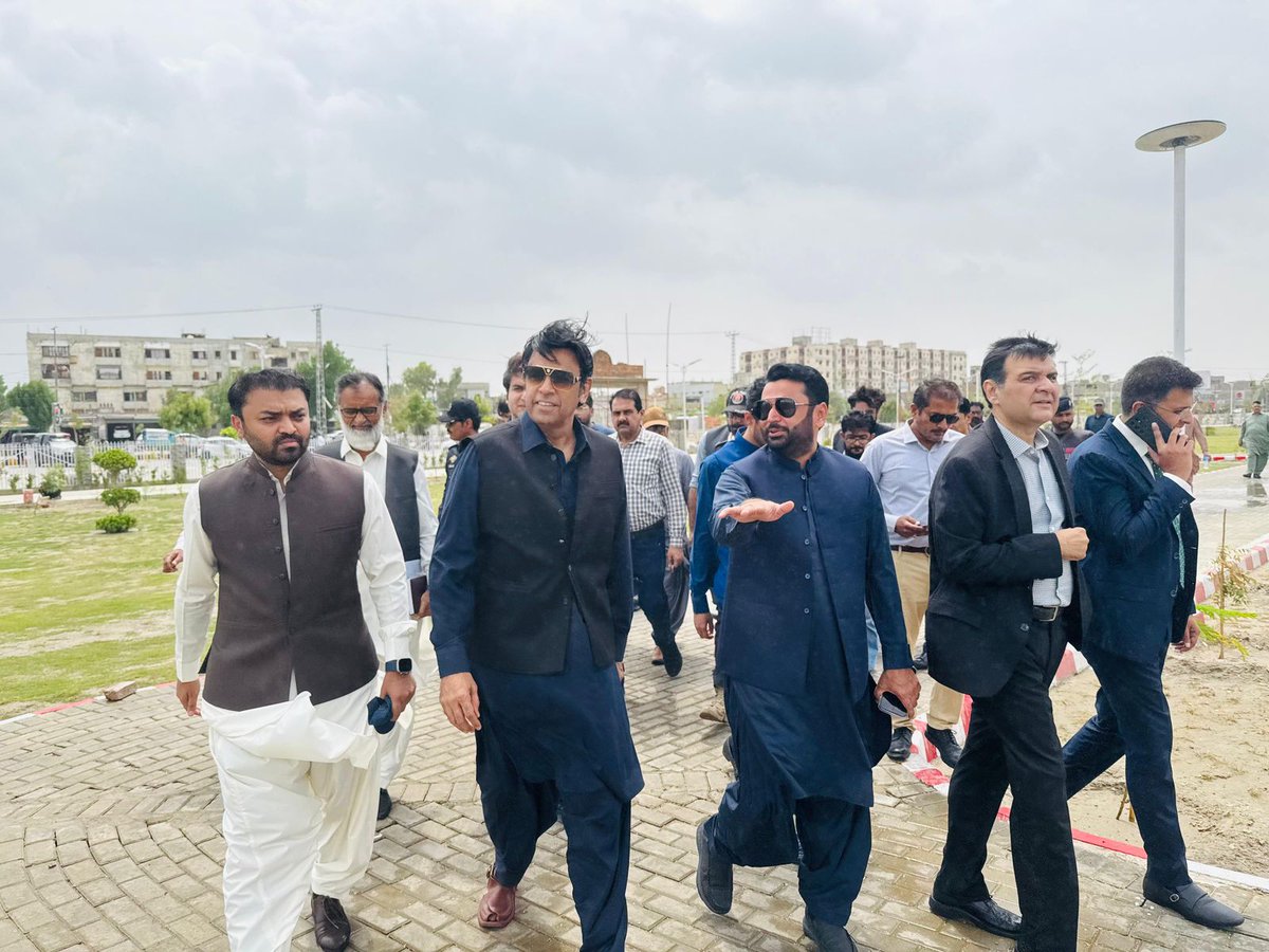 Zulfi Brohi (@zulfibrohii) on Twitter photo چیف سیکریٹری سندھ سید آصف حیدر شاہ اور میئر حیدرآباد کاشف شورو کا جامشورو روڈ پر زیرتعمیر اربن فاریسٹ و پارک کا دورہ، ترقیاتی کاموں اور شجرکاری پر بریفنگ لی گئی۔
#Hyderabad #UrbanForest #SindhDevelopment
<a href="/jamkhanshoro/">jam khan shoro</a>
<a href="/KashifShoroPPP/">Kashif Shoro</a>
<a href="/shoukatsamon/">Shoukat Samoon</a> چیف سیکریٹری سندھ سید آصف حیدر شاہ اور میئر حیدرآباد کاشف شورو کا جامشورو روڈ پر زیرتعمیر اربن فاریسٹ و پارک کا دورہ، ترقیاتی کاموں اور شجرکاری پر بریفنگ لی گئی۔
#Hyderabad #UrbanForest #SindhDevelopment
<a href="/jamkhanshoro/">jam khan shoro</a>
<a href="/KashifShoroPPP/">Kashif Shoro</a>
<a href="/shoukatsamon/">Shoukat Samoon</a>