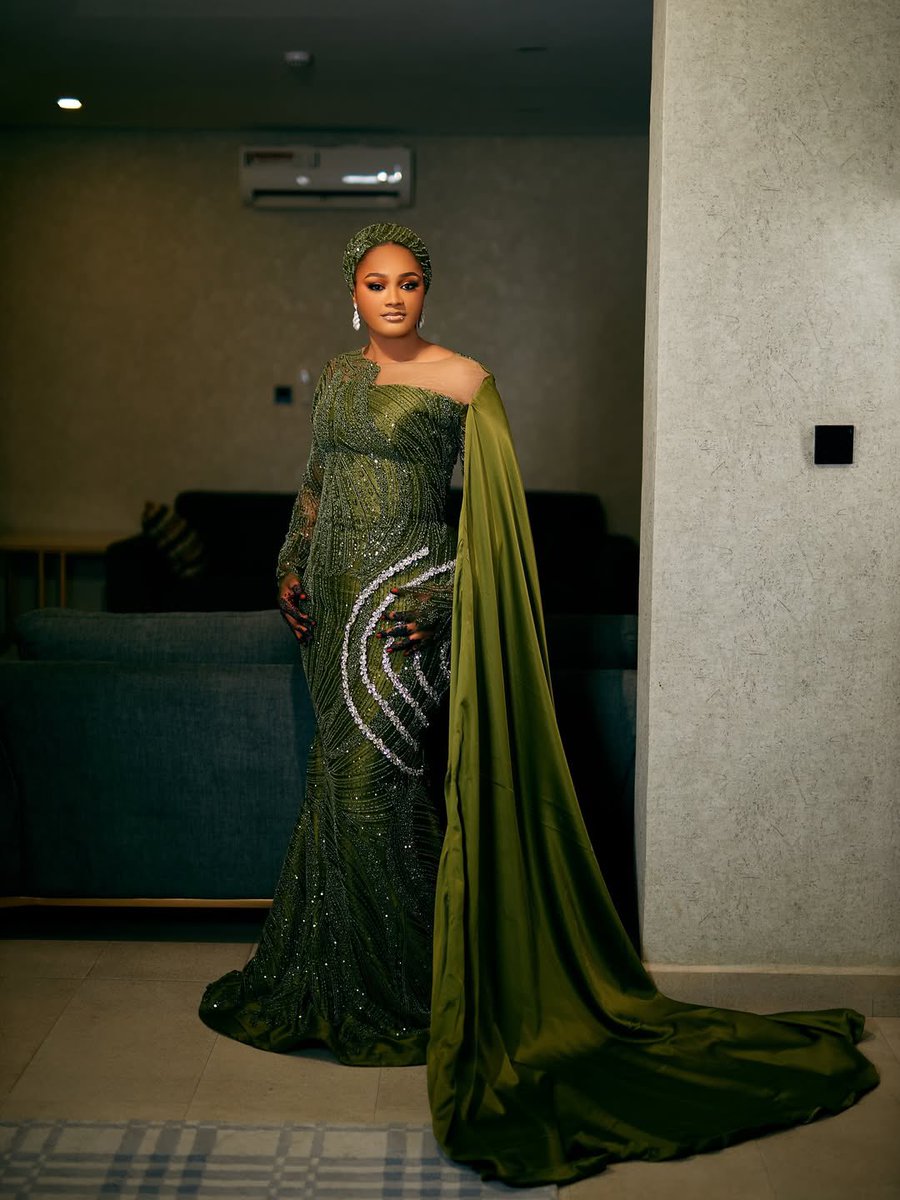 klannycold's tweet image. A bride as beautiful as this 🌹