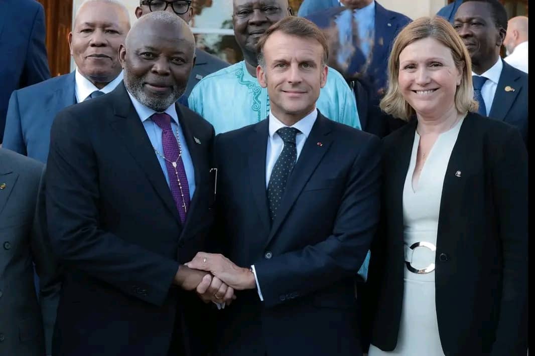 #RDC: En marge de la 50ème session de l'APF, à Paris, le Président Vital KAMERHE a répondu à l'invitation du Président <a href="/EmmanuelMacron/">Emmanuel Macron</a>,à l'Elysée, où il réunissait les membres du Bureau de l'APF et les différents Présidents des chambres.