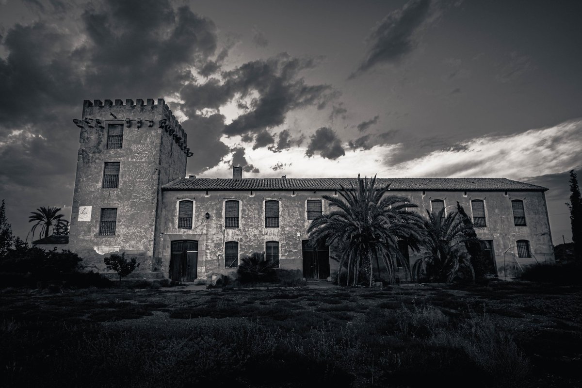 𝙁𝙞𝙣𝙖𝙡𝙞𝙨𝙩𝙚𝙨 del 📷 ℂ𝕠𝕟𝕔𝕦𝕣𝕤 𝕗𝕠𝕥𝕠𝕘𝕣à𝕗𝕚𝕔 '𝔼𝕝 ℂ𝕒𝕞𝕡 𝕕’𝔼𝕝𝕩' 
🗝️ Cases senyorials del Camp d'Elx 🌴📸

7️⃣ Torre de la Canyada - Vallverda - Pablo Puig Miralles

🎉 𝗘𝗻𝗵𝗼𝗿𝗮𝗯𝗼𝗻𝗮 👏🏻👏🏻

#CampdElx #concursfotografic #Elx #Elche