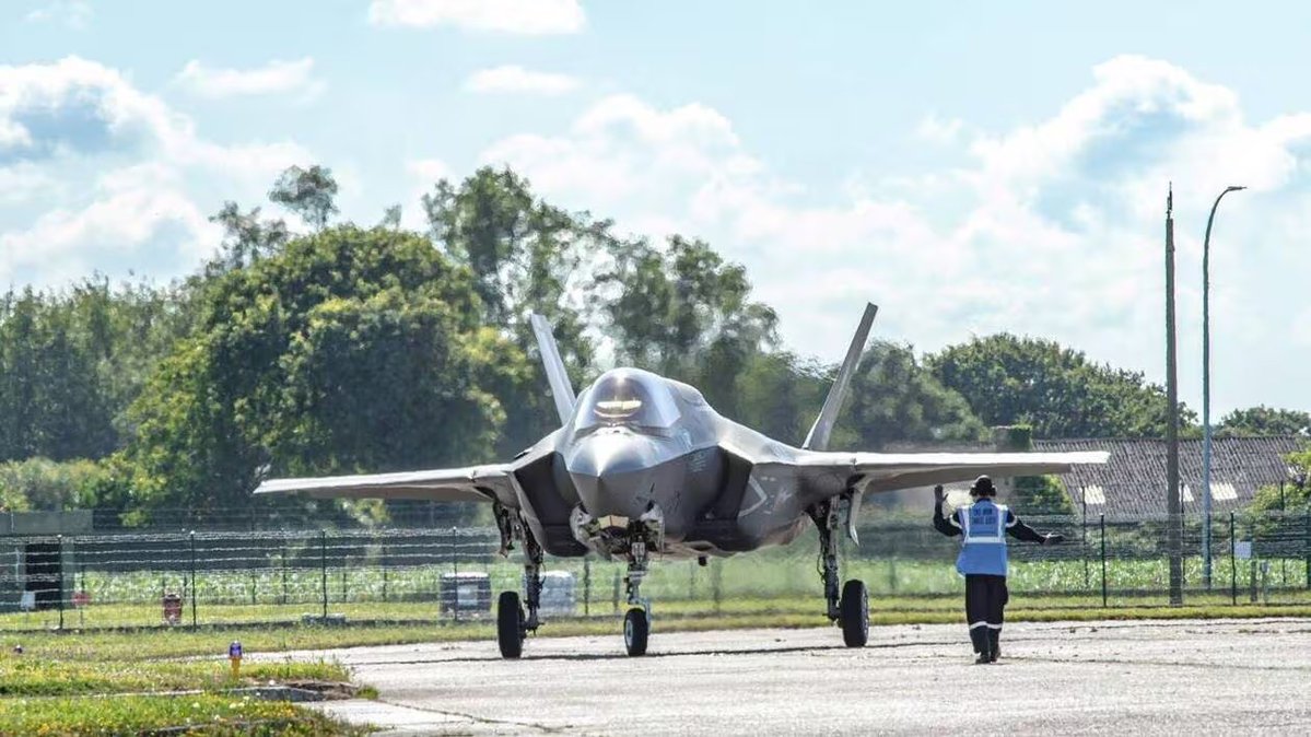 CiroNappi6's tweet image. Le deux premieres nations pour la production de vin au monde (mais nous sommes les 1°😎) . Excellent affaires de famille.
Pour la premiere fois les chasseurs de 5° generation F35B de la composante navale de la Marine Militaire Italienne, sont en France pour les exercise avec MN.