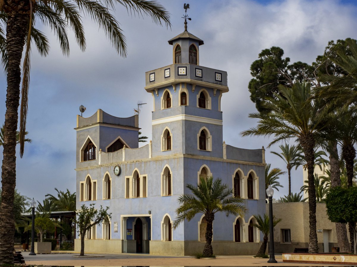 𝙁𝙞𝙣𝙖𝙡𝙞𝙨𝙩𝙚𝙨 del 📷 ℂ𝕠𝕟𝕔𝕦𝕣𝕤 𝕗𝕠𝕥𝕠𝕘𝕣à𝕗𝕚𝕔 '𝔼𝕝 ℂ𝕒𝕞𝕡 𝕕’𝔼𝕝𝕩' 
🗝️ Cases senyorials del Camp d'Elx 🌴📸

6️⃣ De azul, Torre del Gall - La Foia - Jose Antonio Mora Rodríguez

🎉 𝗘𝗻𝗵𝗼𝗿𝗮𝗯𝗼𝗻𝗮 👏🏻👏🏻

#CampdElx
#Elx #Elche
 #concursdefotografia