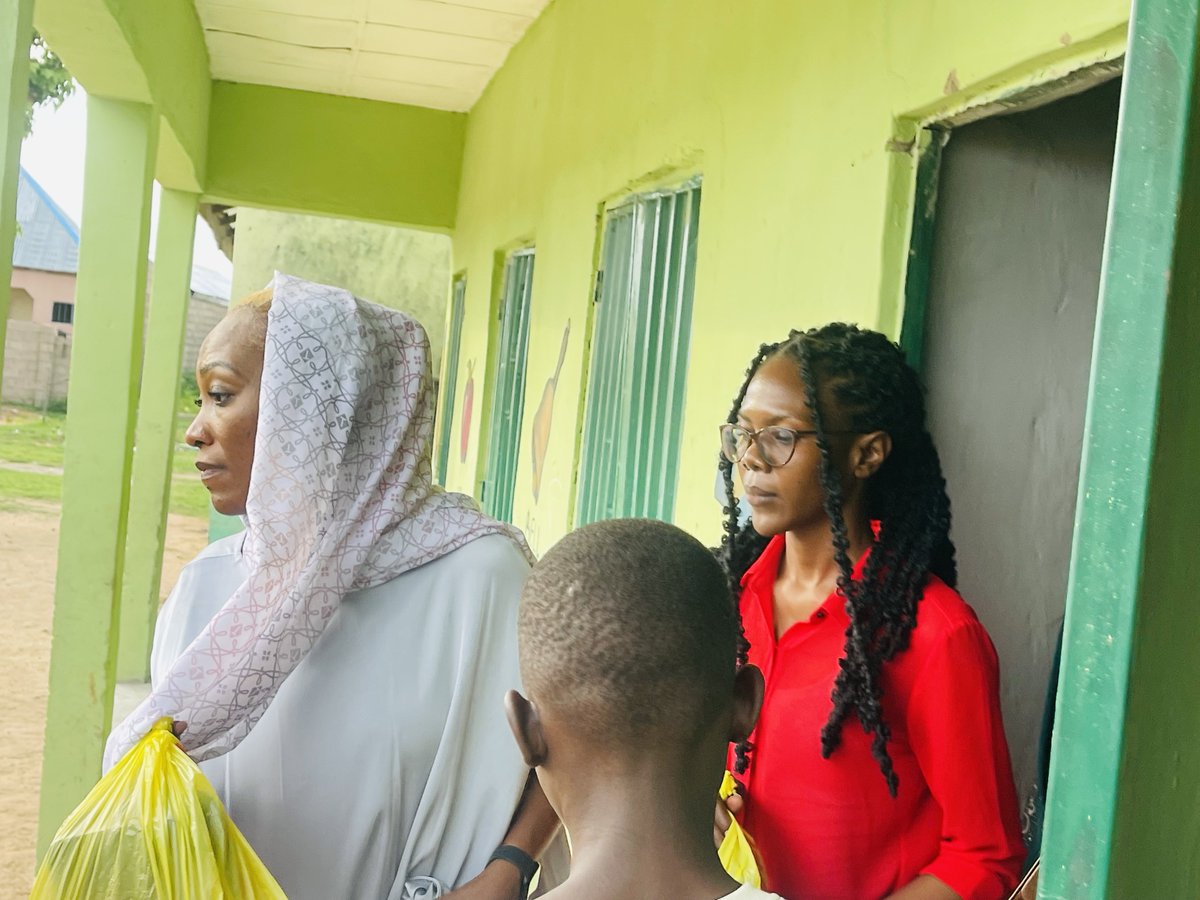 Help us welcome one of our biggest sponsors, who travelled all the way from UK to visit and party with us! 
She has been generously covering Mary Victor Zira’s school fees at AUN Academy and providing tons of support. 🎉
#chess_in_IDP_camps