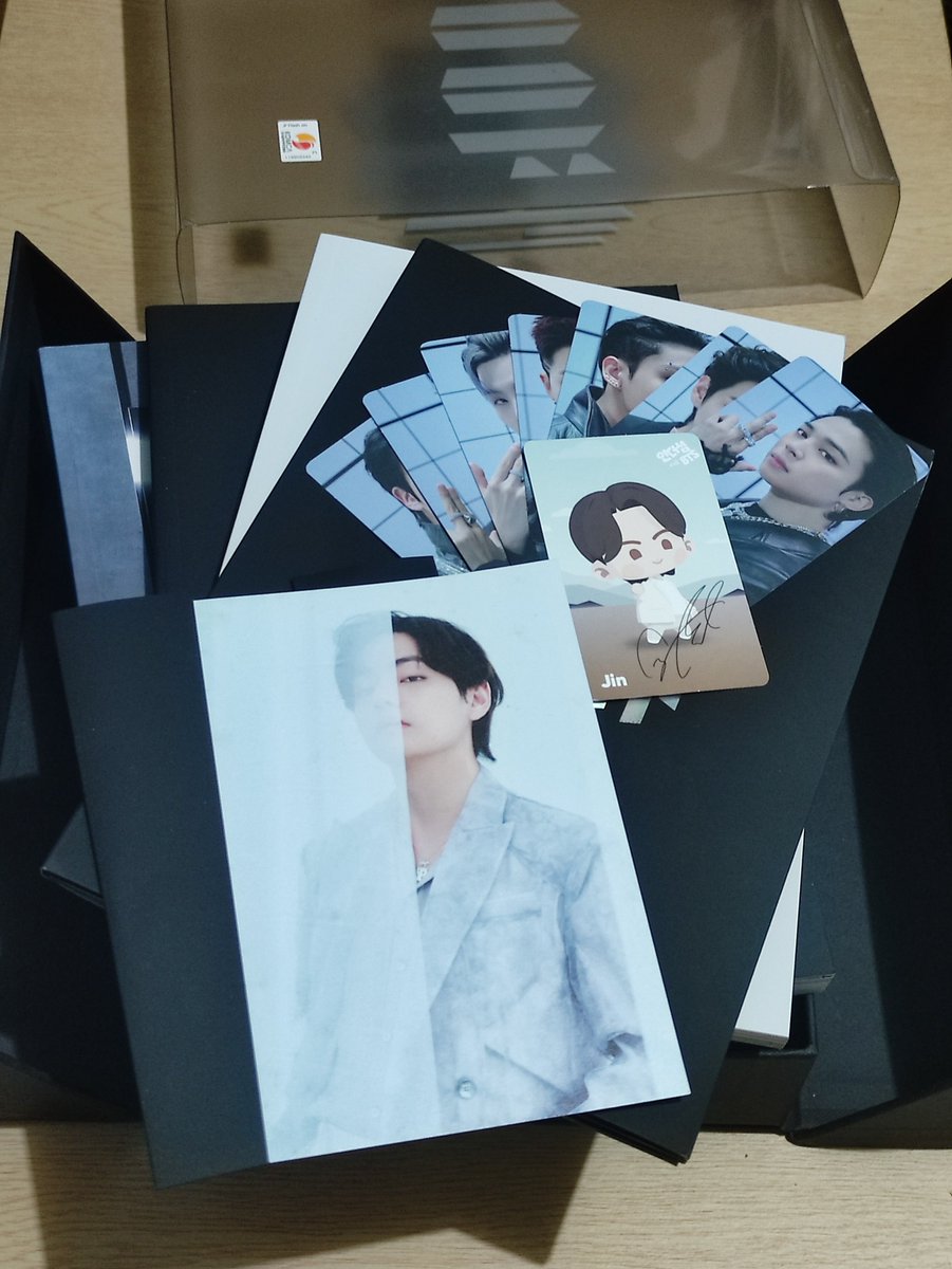 bitsofclover's tweet photo. wts lfb bts ph #cloverscart

proof standard ver.: 600 + lsf

unsealed
9/10 condition* (album spine wear and tear)
rfs: dupe

gcash/maya
flash ex/lbc

dm to claim  bts merch album onhand rm jin suga jhope jimin v jungkook

📍T&amp;C on bio https://t.co/QtHOh53Kv1