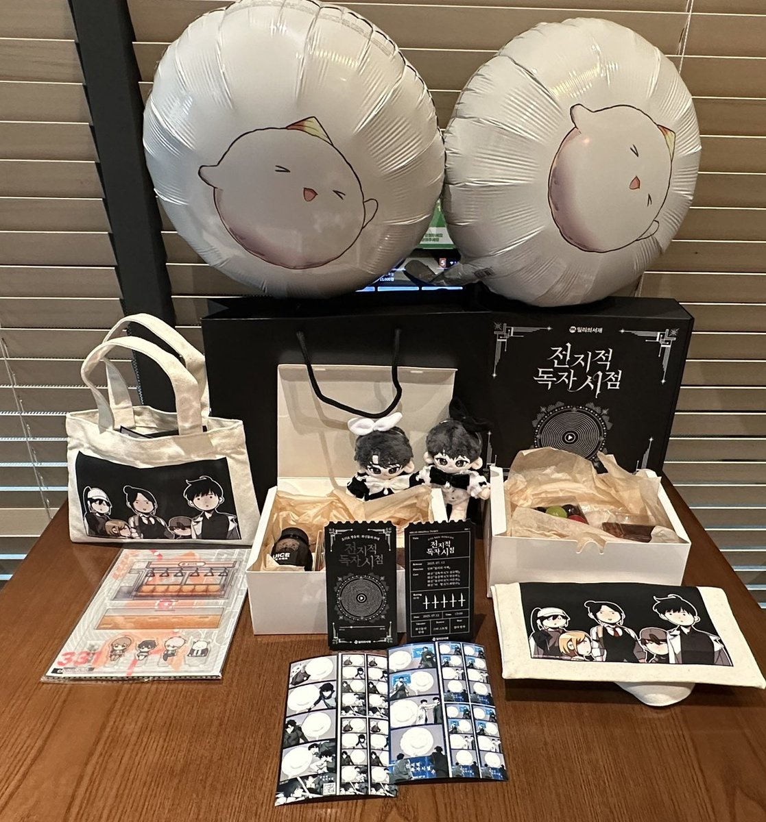 오늘 밀리가 준 것
1. 비유 풍선
2. 엄청난 간식박스
3. 예쁜 티켓과 미니가방
4. 재미있는 청음회
    4-1. 청음회에서 알게된 것
        - 성우님들도 싱숑픽
        - 유중혁 성우분은 성덕이시다 (독시러의 느낌이 찐하게 남)
5. 굿즈박스 (공굿 머그컵, 아크릴키링, 메모지)
6. 무료 인생네컷