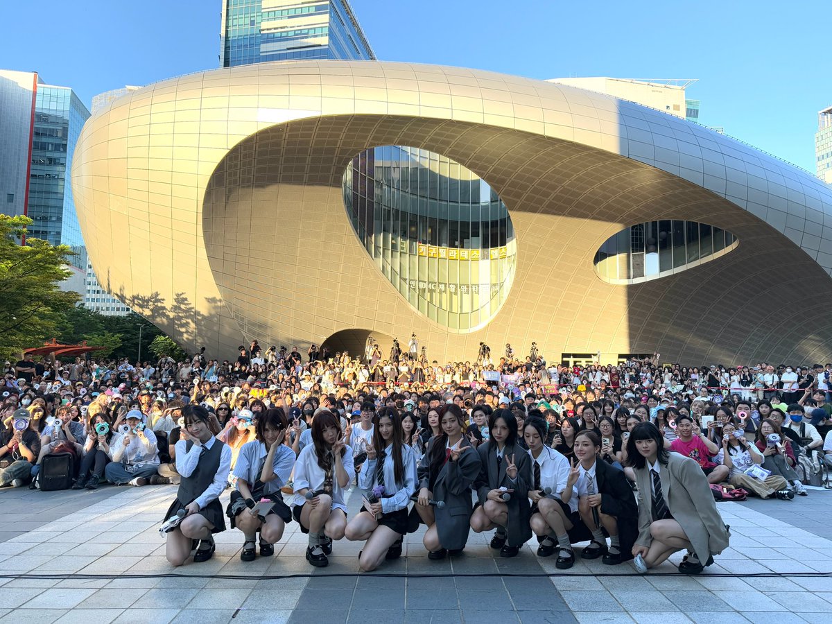 TWICE &amp; 음악중심

넥타이 야무지게 매고🖊️👔 음악중심부터 미니팬미팅까지 알차게 클리어💙
이번에도 원스들이 분위기 다 했다… 진짜 다 했다🫶
우리가 준비한 앨범인데, 자꾸 선물 받은 건 우리 쪽 같고 그런 기분(P)🤔💝

Tied our ties nice and neat🖊️👔Cleared Music Core &amp; our mini fan