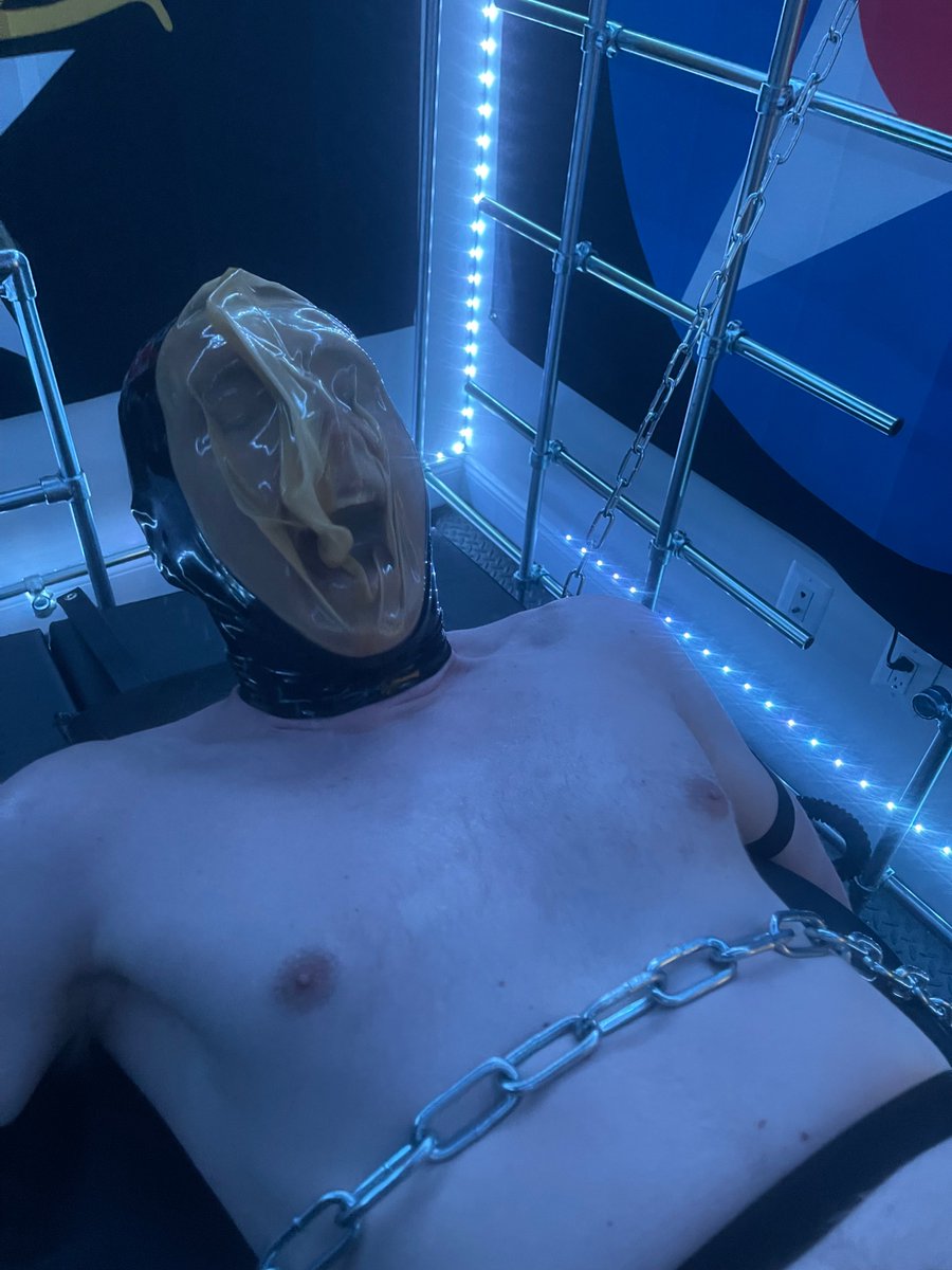 His chest rises… but there’s no air. 😈 Just rubber stretched tight over his face, sealed in silence while the chain holds him still.

How long can he take it? 👀

#BreathControl #RubberLust #KinkCommunity