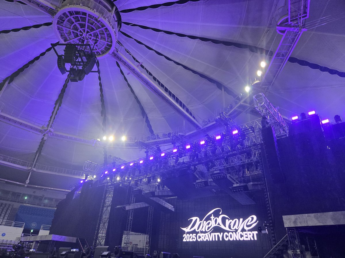 플로어 시야 이게 맞나요? V구역인데 밴드앞입니다,,