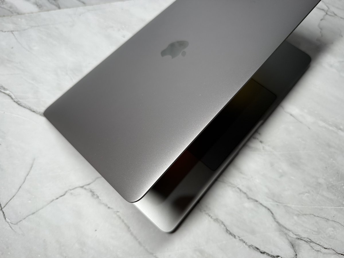 bhaguz_403's tweet image. Dijual MBP M2 murah mantab ganteng! 😎
Permisi gaes mau jual MacBook Pro 13 inci M2. Spek 512/8 warna Space Gray semua sehat mantab.
Kelengkapan unit + charger, kirim2 aman tenang aja.
Harga 13.5 juta bungkuuus. Minat cuss DM ya. Bantu RT gaes thank you 🙏🏼