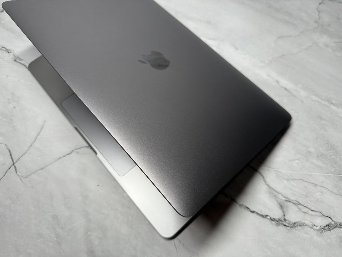 bhaguz_403's tweet image. Dijual MBP M2 murah mantab ganteng! 😎
Permisi gaes mau jual MacBook Pro 13 inci M2. Spek 512/8 warna Space Gray semua sehat mantab.
Kelengkapan unit + charger, kirim2 aman tenang aja.
Harga 13.5 juta bungkuuus. Minat cuss DM ya. Bantu RT gaes thank you 🙏🏼