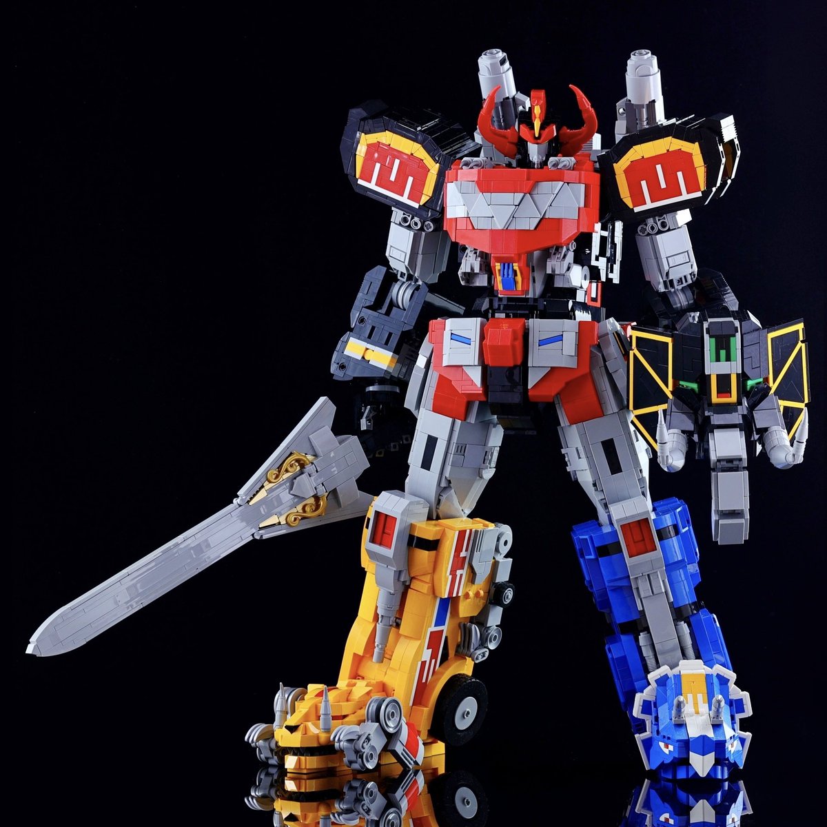 LEGOdouMoko's tweet image. ←たぶん人生で初めて作った合体ロボ(2005)
以前作った合体ロボ(2024)→
#独学でここまで成長したから一緒に頑張ろう #LEGO