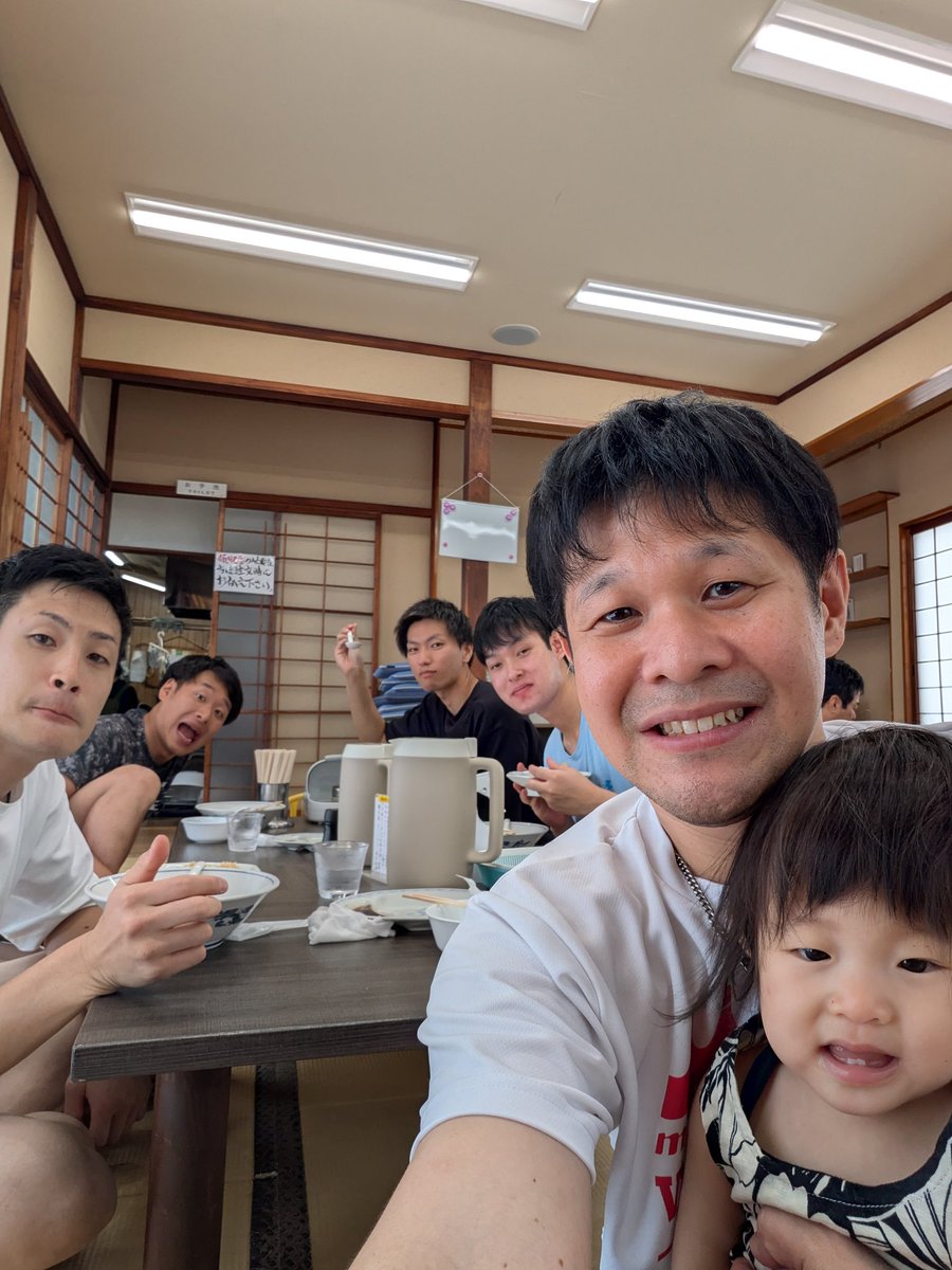 明日は天皇杯静岡県ラウンド。
磐田で練習試合して、いこいのラーメンで身体を整えて、明日の大会へ。

#BREZZA 
#バレーボール 
#volleyball
#ブレッザァ 
#そよ風
#SHIZUOKA  
#japan
#天皇杯
#いこい
#マネージャー募集中