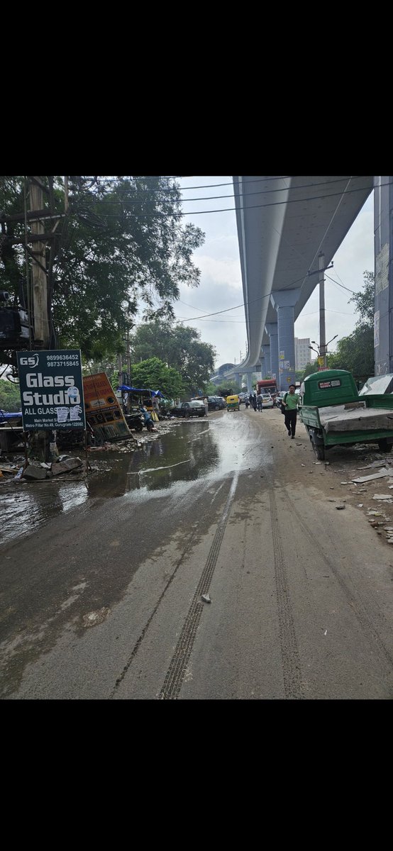 Do you plan to fix this issue at Sikanderpur, Near metro pillar no 48. Where pedestrians are facing issues while walking since many years.<a href="/YTKDIndia/">#YeThikKarkeDikhao</a> #YeThikKarkeDikhao
<a href="/PradeepIAS_HR/">Pradeep Dahiya</a> <a href="/MathildeRa77404/">mathilde R.</a> <a href="/MunCorpGurugram/">MCG</a>