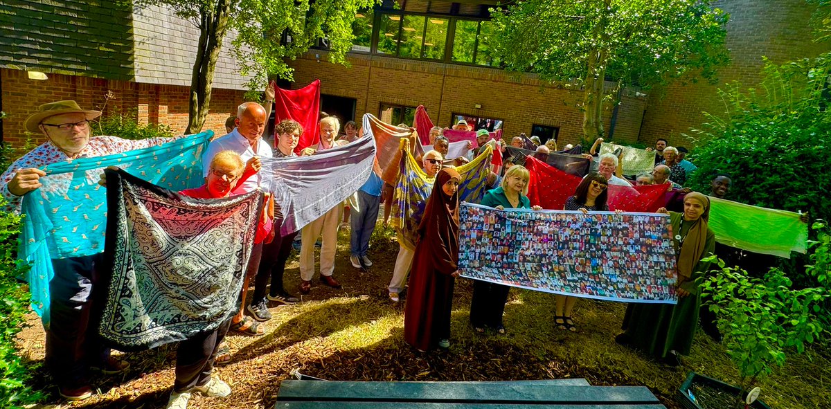 NVBorderlines's tweet image. Following #MyThousandYearOldLand performance yesterday @NewVicTheatre on 30th anniversary of #SrebrenicaGenocide audience joined #MothersScarf initiative in solidarity &amp;amp; pledged to help make a better future for ALL @SrebrenicaUK @PCRCBiH  @SrebrenicaMC @UNOSAPG @MSrebrenice