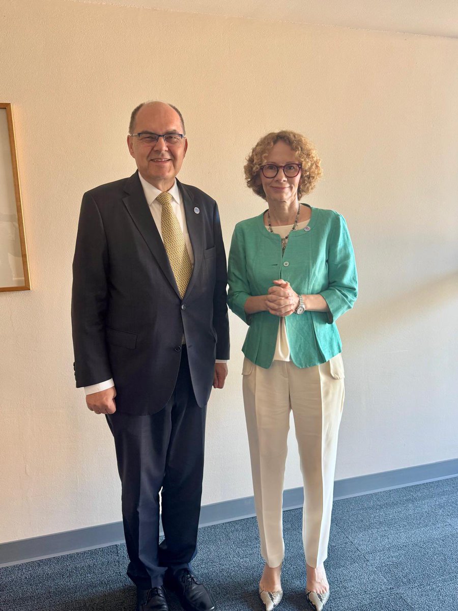 DepSecGenNATO's tweet image. Good to meet with @OHR_BiH Christian Schmidt in Dubrovnik today & exchange views on the current situation in Bosnia and Herzegovina 🇧🇦. #NATO’s commitment to stability in the region is steadfast.