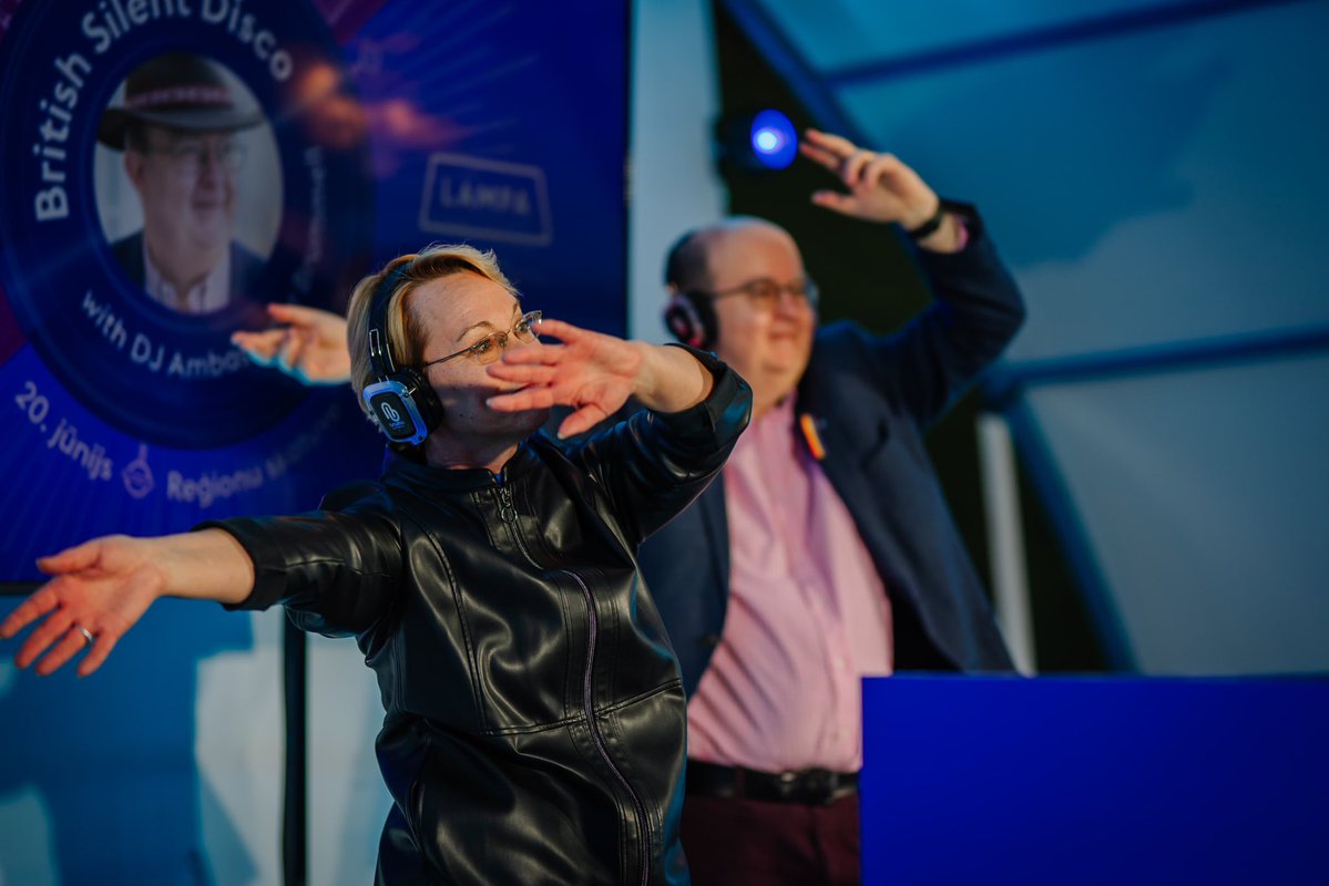 Great memories of my time as DJ <a href="/FestivalsLAMPA/">Sarunu festivāls LAMPA</a> - playing a soundtrack to 🇬🇧🇱🇻 friendship. Here with Latvian Minister of Education and Science <a href="/dacemelbarde/">Dace Melbārde</a> <a href="/IZM_gov_lv/">Izglītības un zinātnes ministrija</a>.

#PaldiesLatvija