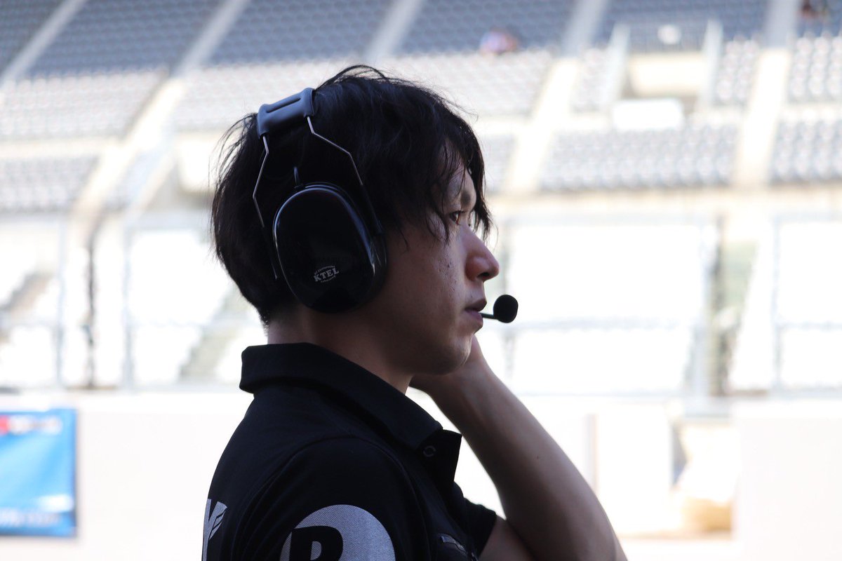 039Fe1's tweet photo. MEC120 Rd.2
予選は #リアル白崎プロ のアタックで4番手!
午前の走行にてマシン不調があり、分解整備した事によりマシン挙動が変わってしまったようですが、セカンドローより決勝はスタートします
明日はレースコントロールをしながら頑張ります!
#ENEEDS
#エブリ赤坂
#DRYBARSIM
@drybar_sim https://t.co/LMfWTrKjeg