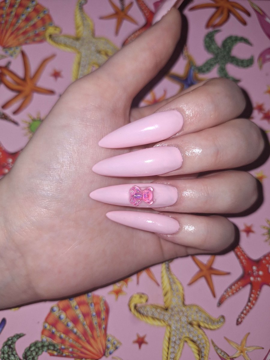 sez11e's tweet photo. gummy bear nails! 🐻💕 https://t.co/Ag5PlF89pE
